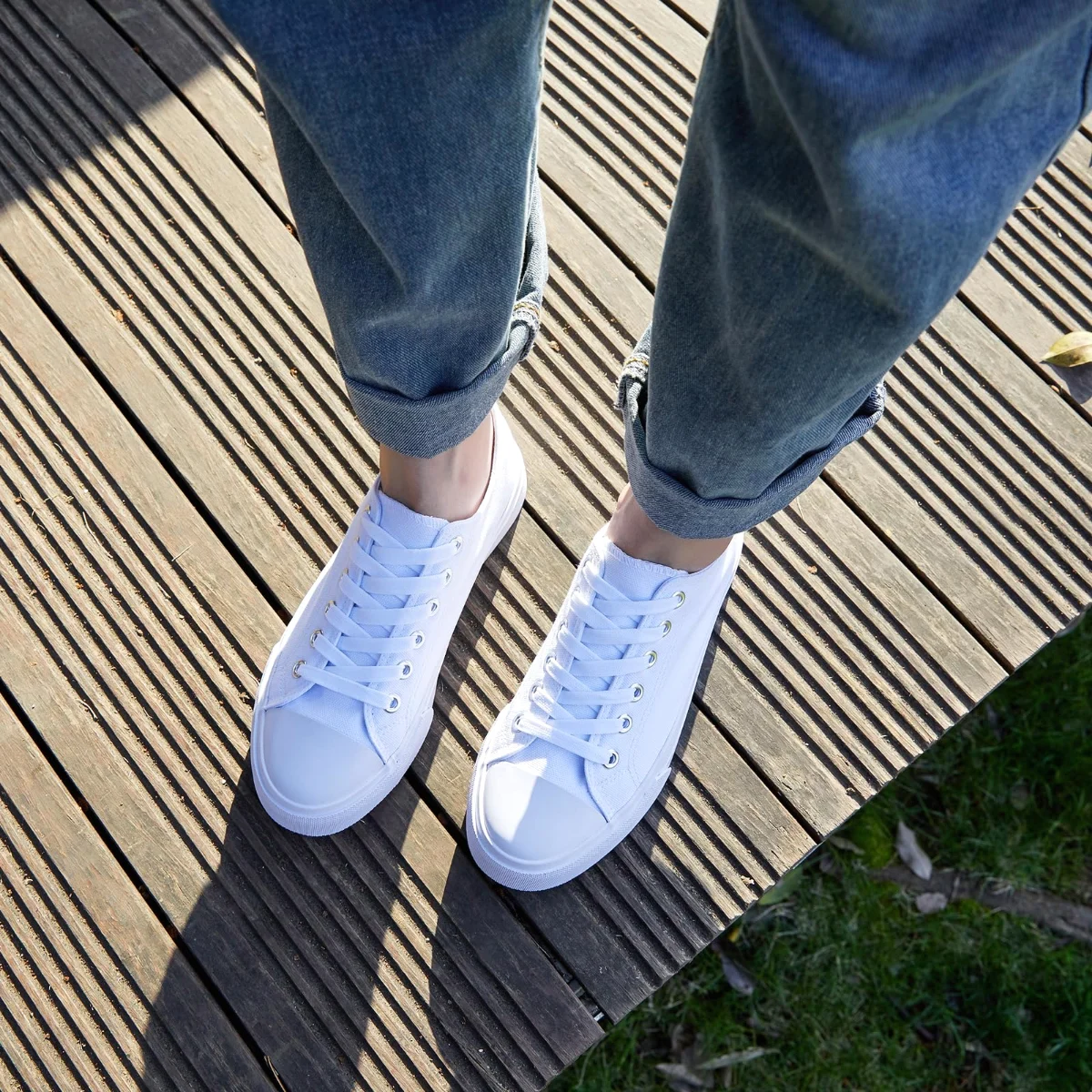 How to measure your feet at home before you order shoes online