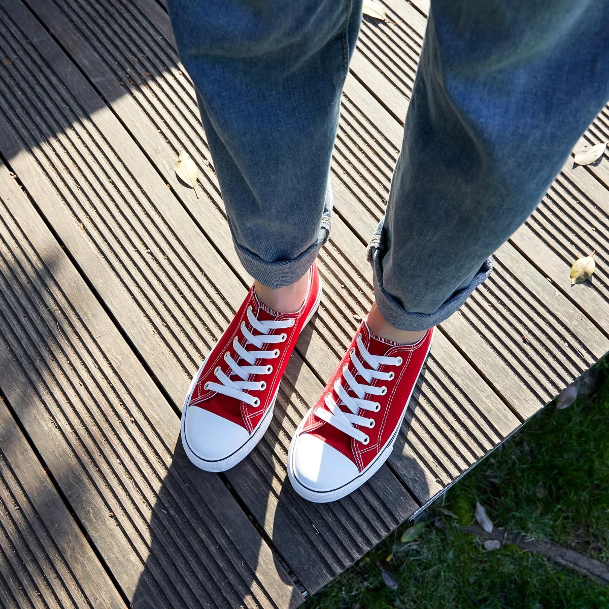 ZGR Padded Toe Low Top Canvas Sneaker in Red, worn