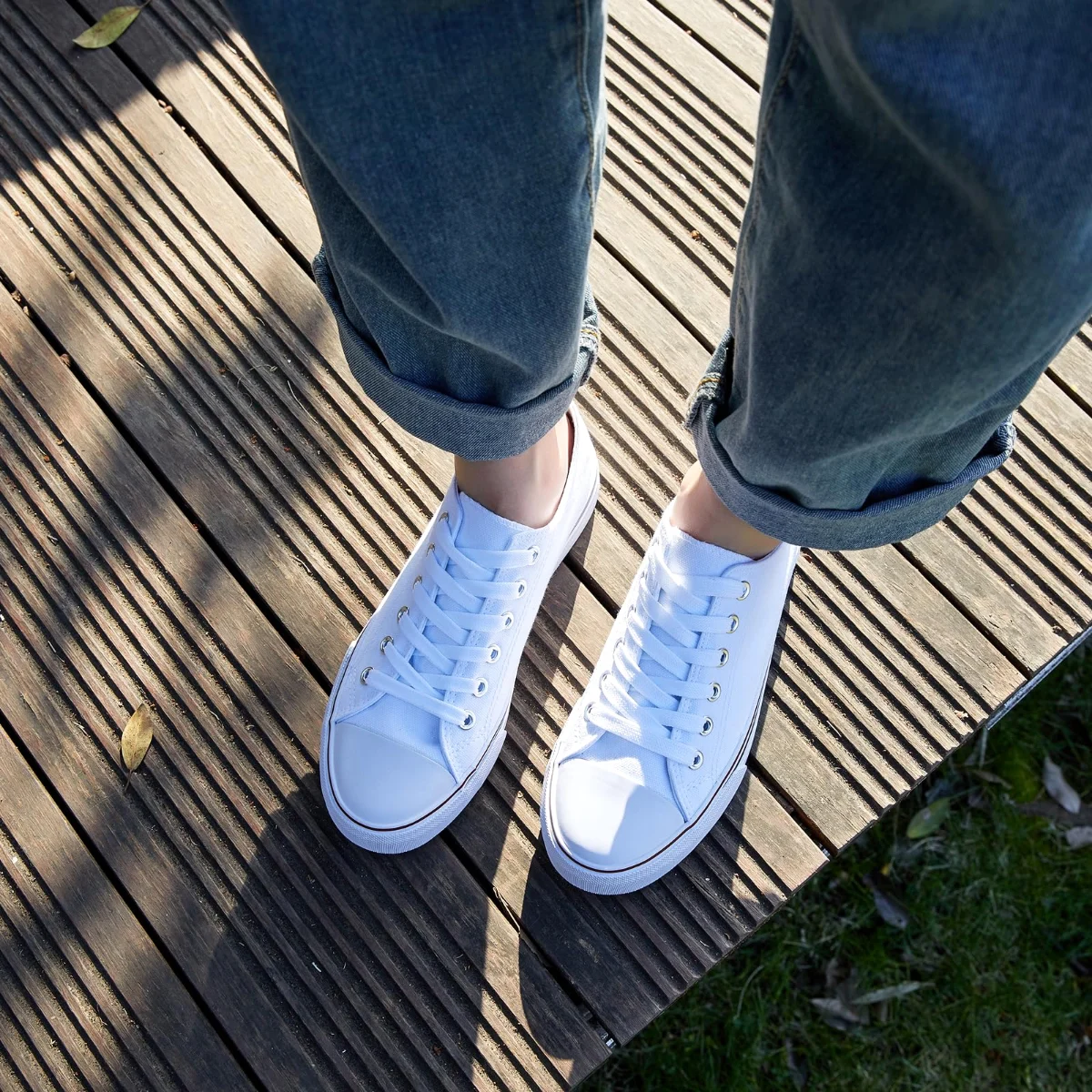ZGR Padded Toe Low Top Canvas Sneaker in White, worn